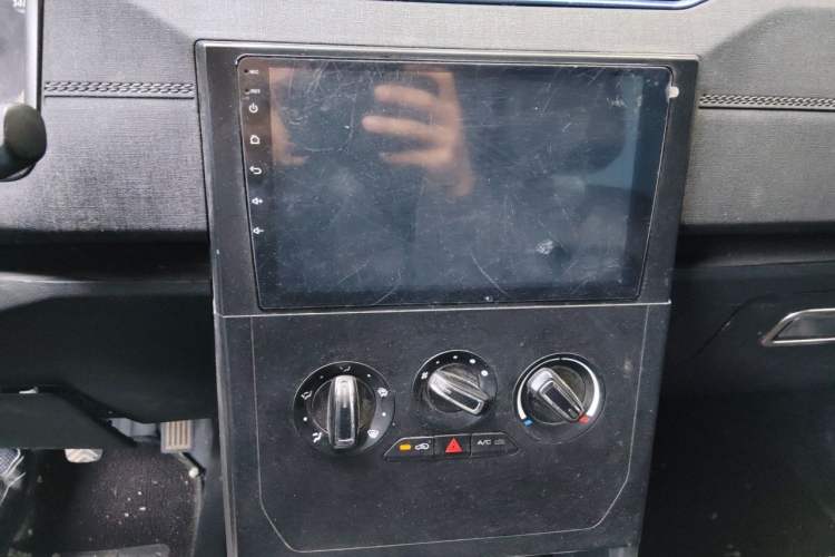 Used Wuling Hongguang PLUS 2019 1.5T Manual Standard Edition 5 Seats Audio And AC Panel