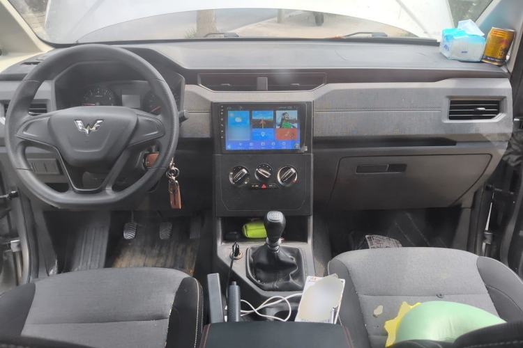 Used Wuling Hongguang PLUS 2019 1.5T Manual Wealthy Version 2 Seats Center Console