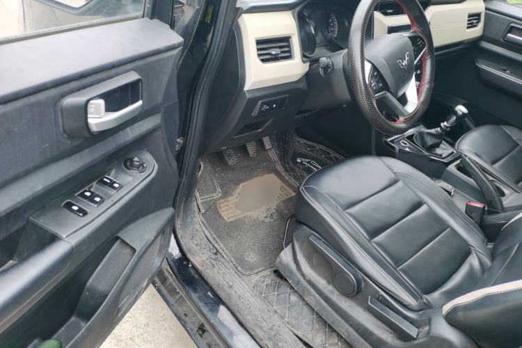 Used Wuling Hongguang PLUS 2019 1.5T Manual Luxury 7-Seater Driver Seat