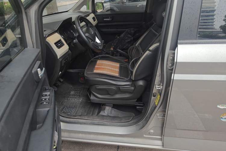 Used Wuling Hongguang PLUS 2019 1.5T Manual Luxury 7-Seater Driver Seat