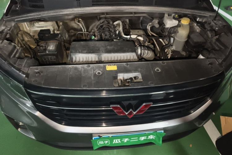Used Wuling Hongguang PLUS 2019 1.5T Manual Luxury 7-Seater Engine Bay