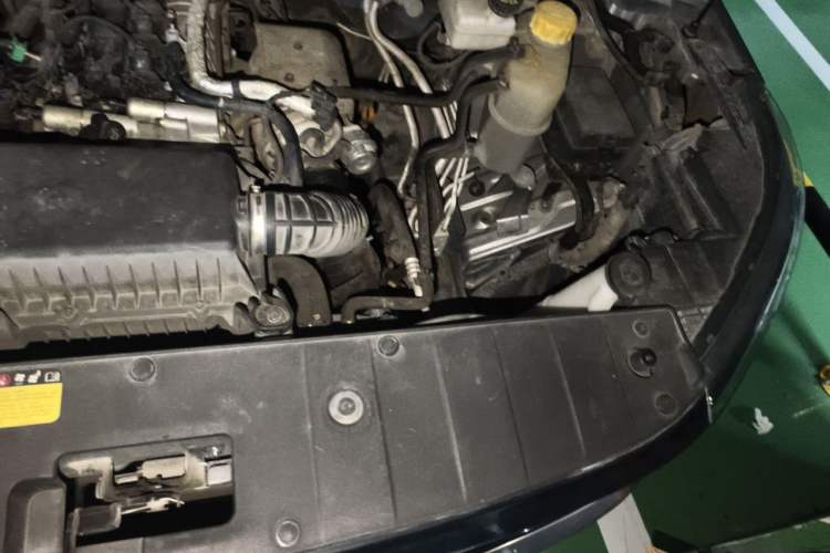 Used Wuling Hongguang PLUS 2019 1.5T Manual Luxury 7-Seater Engine Bay Left
