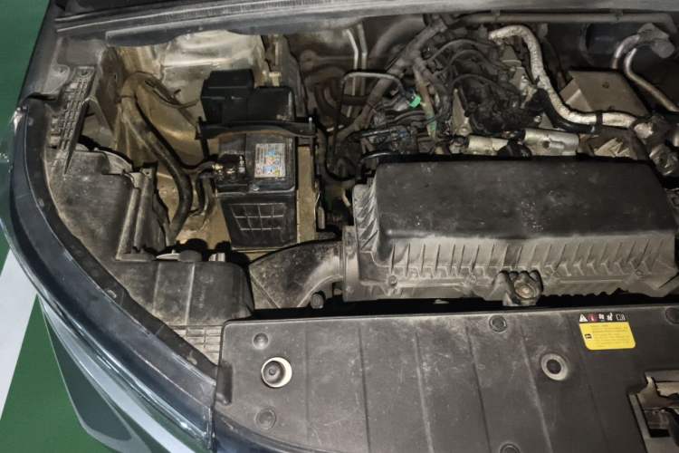 Used Wuling Hongguang PLUS 2019 1.5T Manual Luxury 7-Seater Engine Bay Right