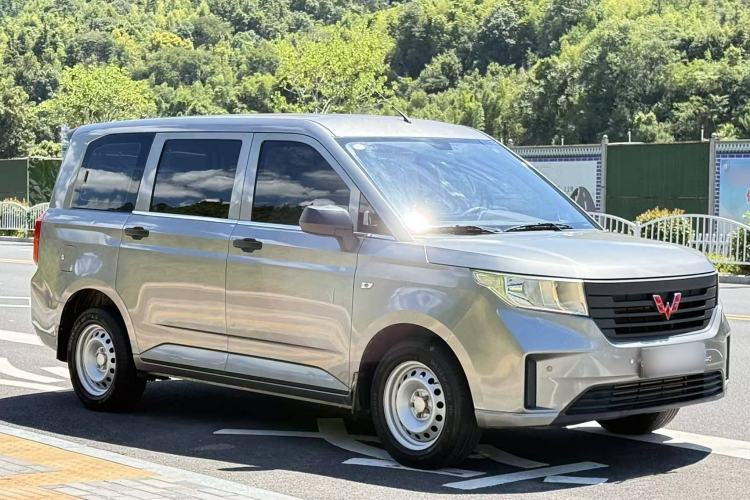 Used Wuling Hongguang PLUS 2019 1.5T Manual Standard Version 7 Seats Exterior 2