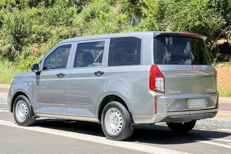 Used Wuling Hongguang PLUS 2019 1.5T Manual Standard Version 7 Seats Exterior 4