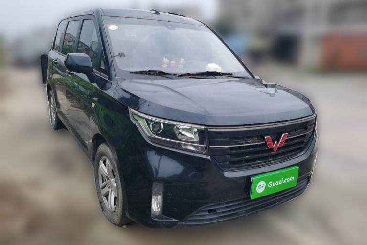 Used Wuling Hongguang PLUS 2019 1.5T Manual Luxury 7-Seater Front Right 45 Deg