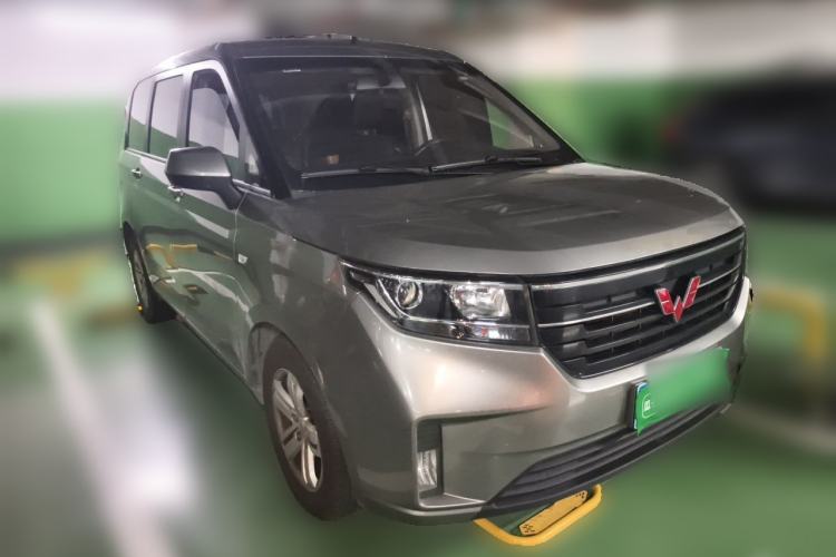 Used Wuling Hongguang PLUS 2019 1.5T Manual Luxury 7-Seater Front Right 45 Deg