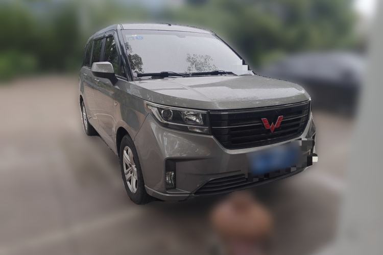 Used Wuling Hongguang PLUS 2019 1.5T Manual Luxury 7-Seater Front Right 45 Deg