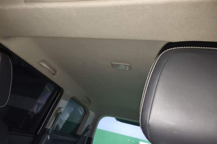 Used Wuling Hongguang PLUS 2019 1.5T Manual Luxury 7-Seater Headliner