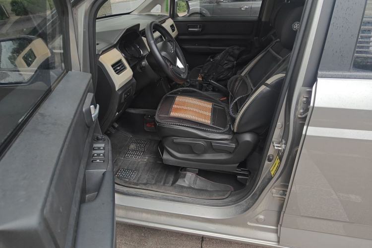 Used Wuling Hongguang PLUS 2019 1.5T Manual Luxury 7-Seater Left Front Seat