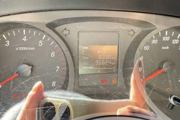 Used Wuling Hongguang PLUS 2019 1.5T Manual Standard Version 7 Seats Odometer Close Up