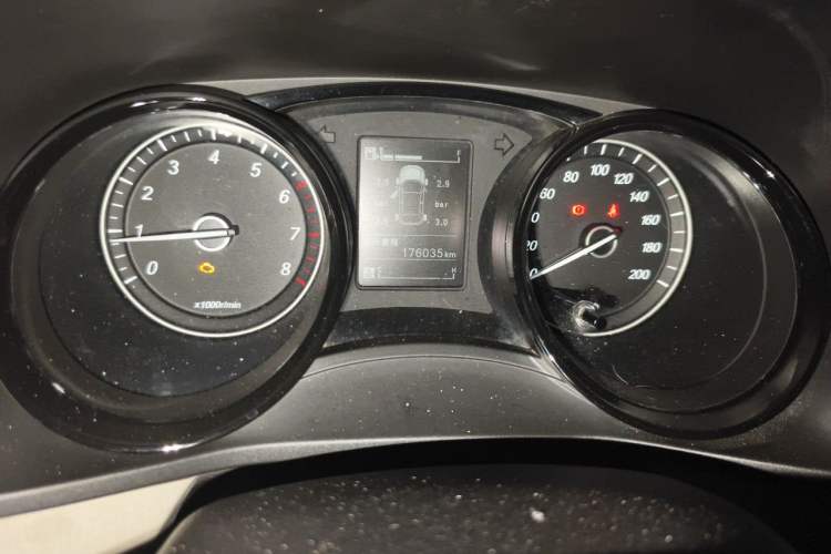 Used Wuling Hongguang PLUS 2019 1.5T Manual Luxury 7-Seater Odometer Close Up