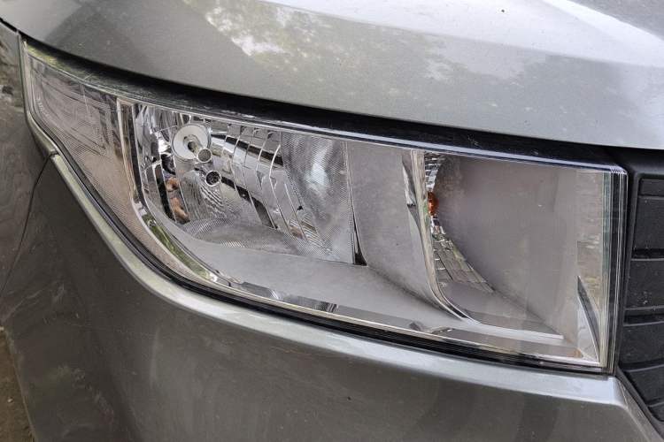 Used Wuling Hongguang PLUS 2019 1.5T Manual Standard Edition 5 Seats Right Front Headlight