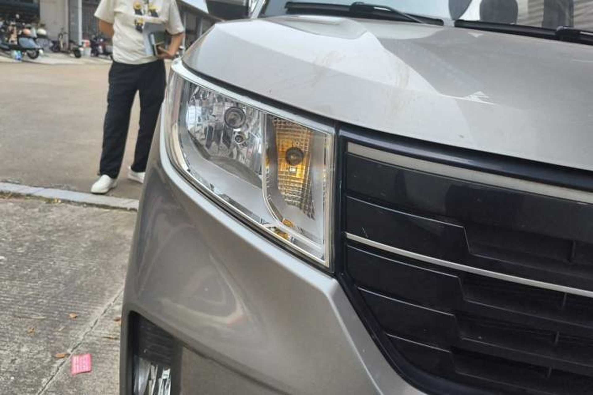 Used Wuling Hongguang PLUS 2019 1.5T Manual Comfort Version 7 Seats Right Front Headlight