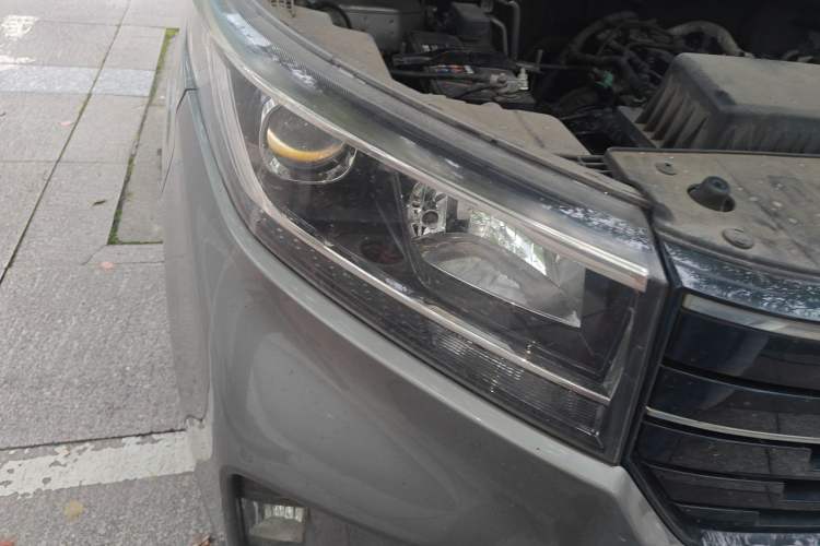 Used Wuling Hongguang PLUS 2019 1.5T Manual Luxury 7-Seater Right Front Headlight