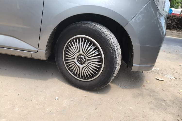 Used Wuling Hongguang PLUS 2019 1.5T Manual Wealthy Version 2 Seats Right Front Wheel Hub