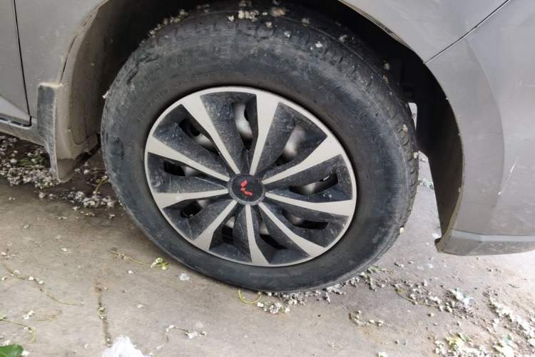 Used Wuling Hongguang PLUS 2019 1.5T Manual Standard Edition 5 Seats Right Front Wheel Hub