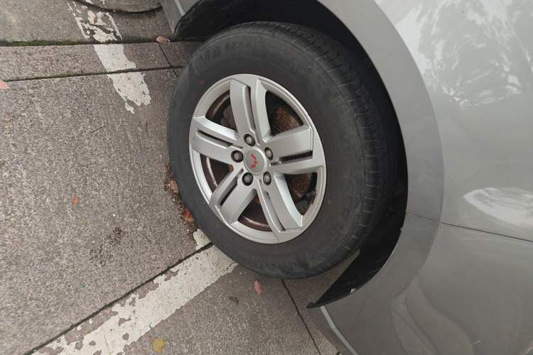 Used Wuling Hongguang PLUS 2019 1.5T Manual Luxury 7-Seater Right Front Wheel Hub