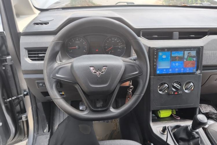 Used Wuling Hongguang PLUS 2019 1.5T Manual Wealthy Version 2 Seats Steering Wheel