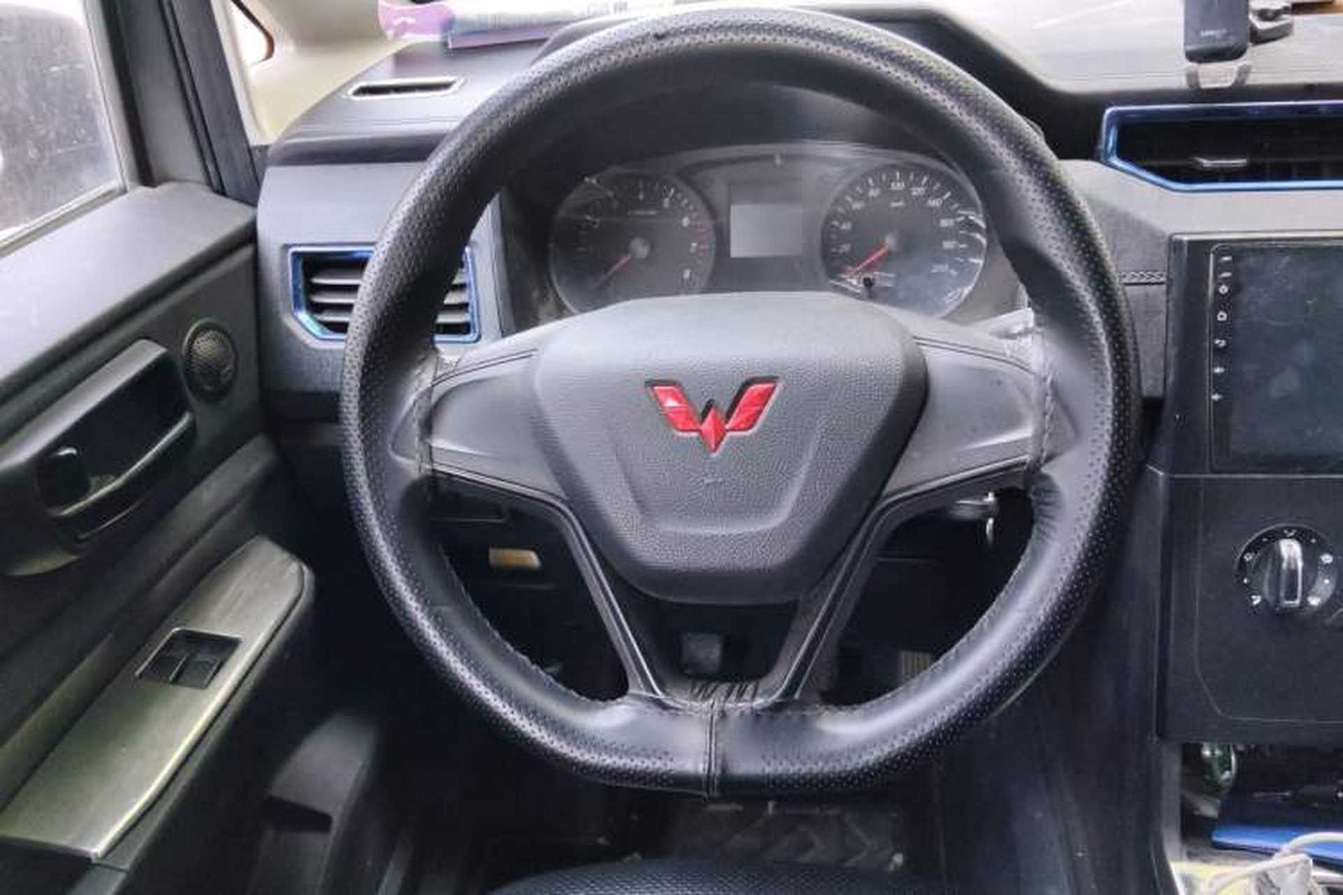 Used Wuling Hongguang PLUS 2019 1.5T Manual Standard Edition 5 Seats Steering Wheel