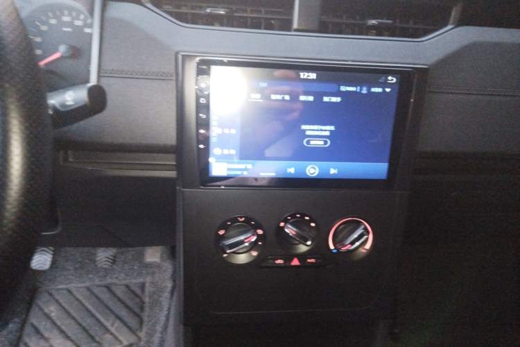 Used Wuling Hongguang PLUS 2019 1.5T Manual Wealthy Version 2 Seats Audio And AC Panel