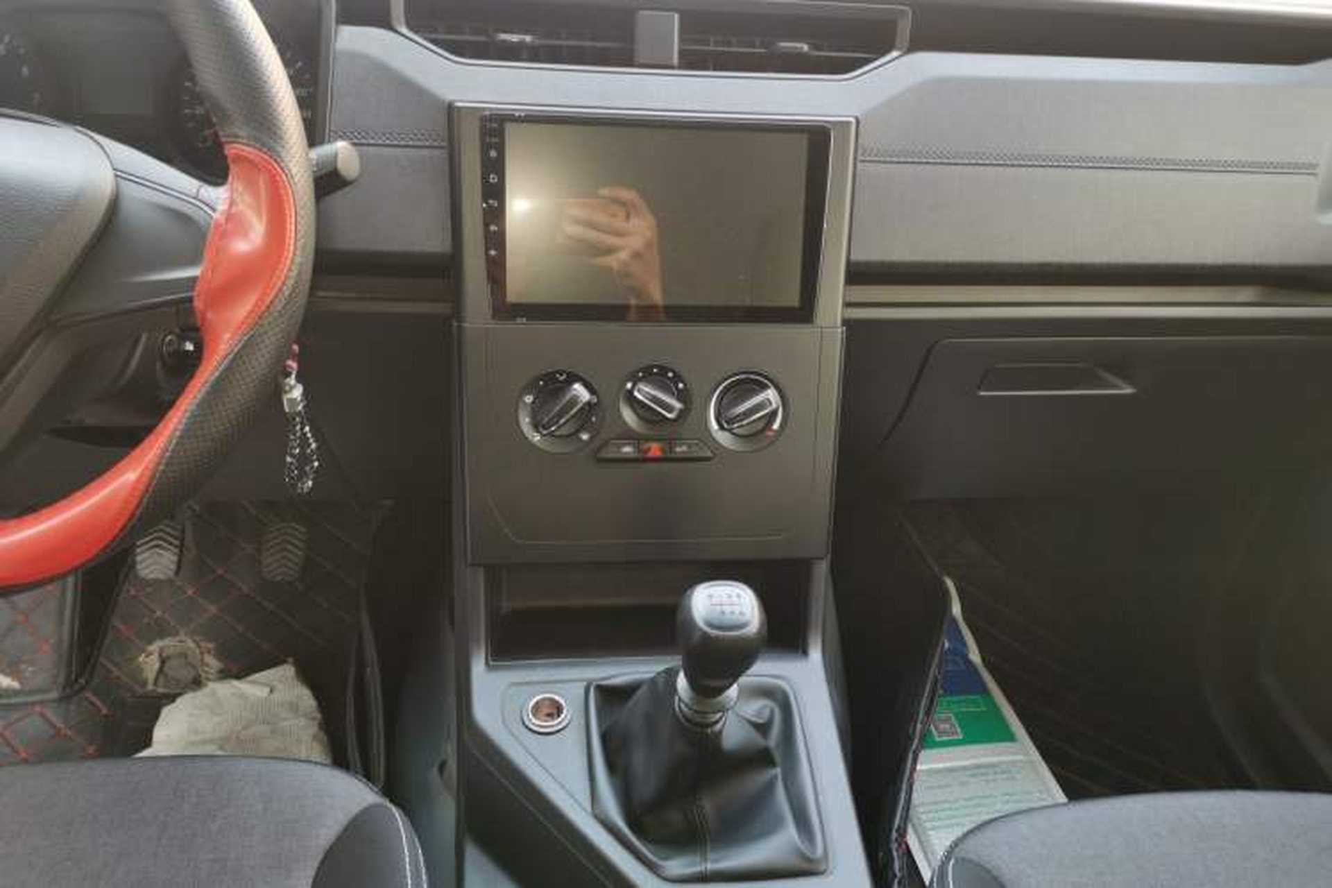 Used Wuling Hongguang PLUS 2019 1.5T Manual Standard Version 7 Seats Audio And AC Panel