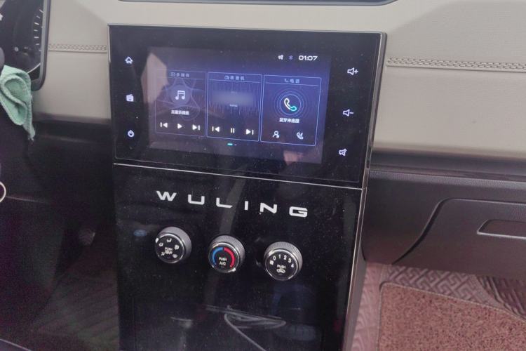 Used Wuling Hongguang PLUS 2019 1.5T Manual Luxury 7-Seater Audio And AC Panel