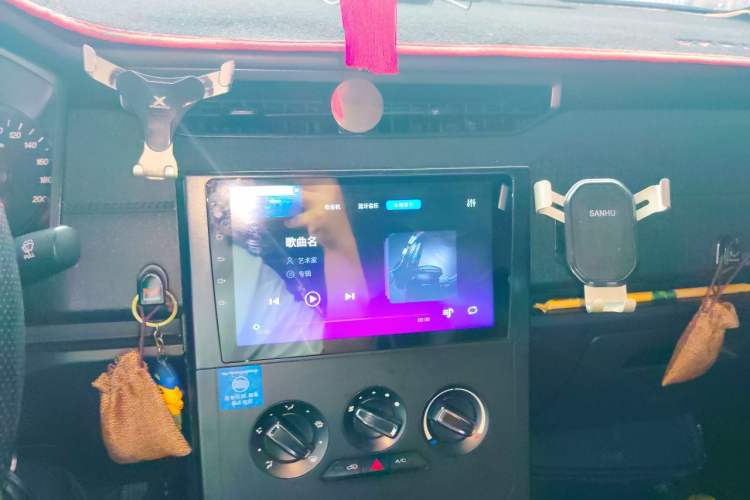 Used Wuling Hongguang PLUS 2019 1.5T Manual Standard Edition 5 Seats Audio And AC Panel