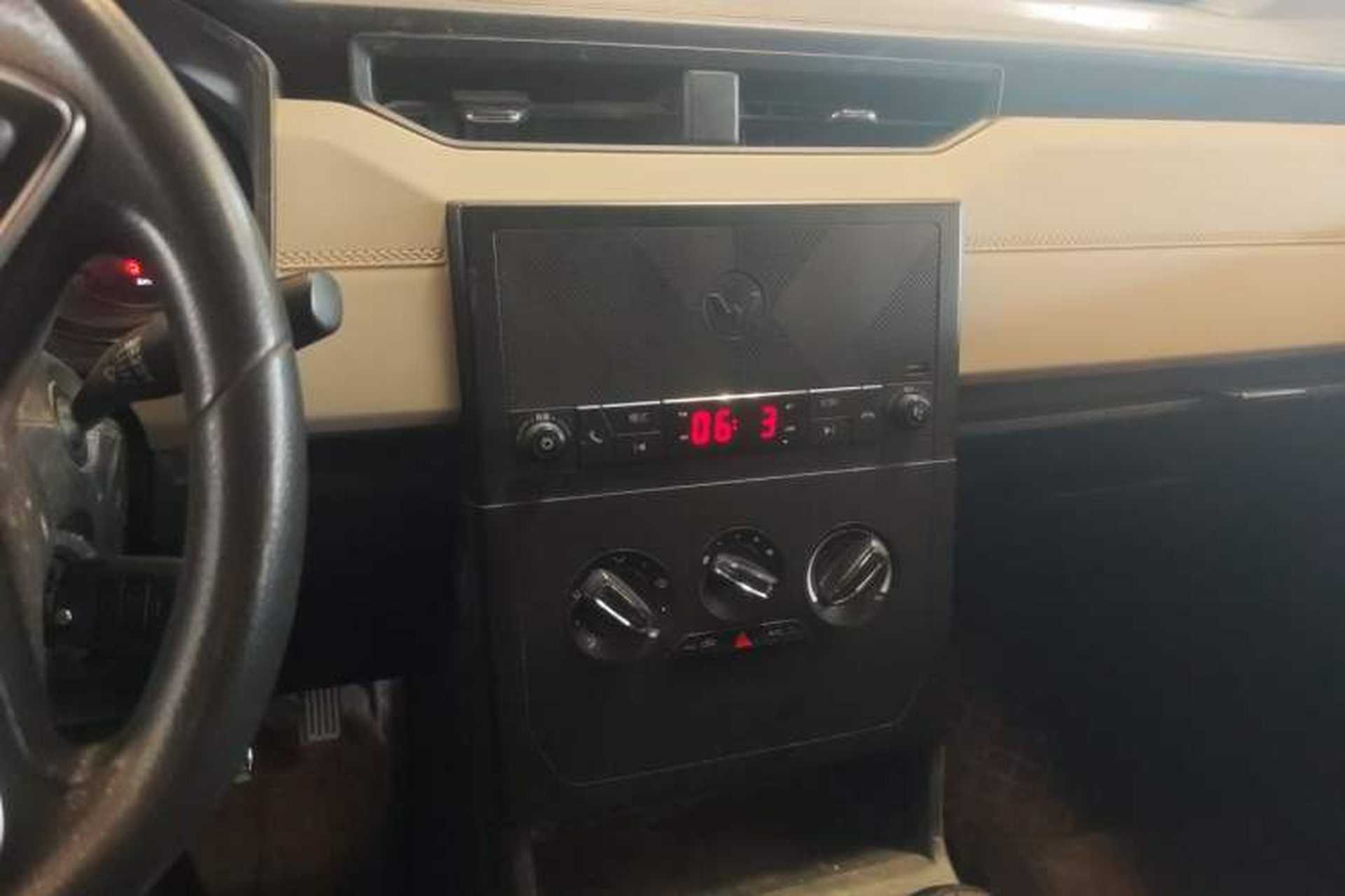 Used Wuling Hongguang PLUS 2019 1.5T Manual Comfort Version 7 Seats Audio And AC Panel