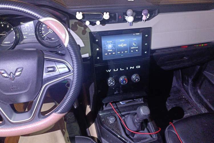 Used Wuling Hongguang PLUS 2019 1.5T Manual Luxury 7-Seater Audio And AC Panel