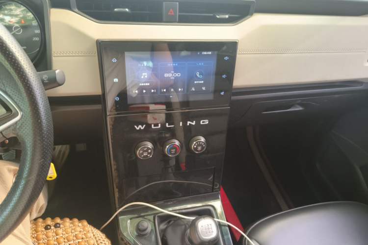Used Wuling Hongguang PLUS 2019 1.5T Manual Luxury 7-Seater Audio And AC Panel