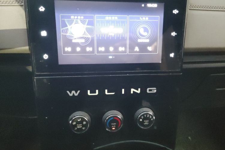 Used Wuling Hongguang PLUS 2019 1.5T Manual Luxury 7-Seater Audio And AC Panel