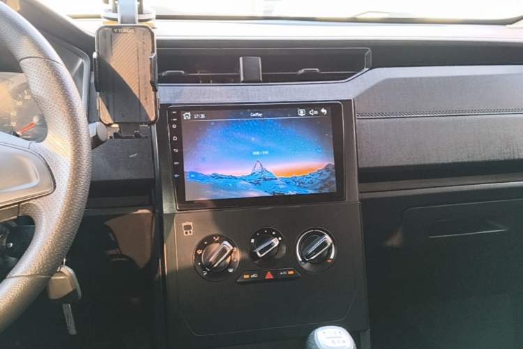 Used Wuling Hongguang PLUS 2019 1.5T Manual Standard Edition 5 Seats Audio And AC Panel