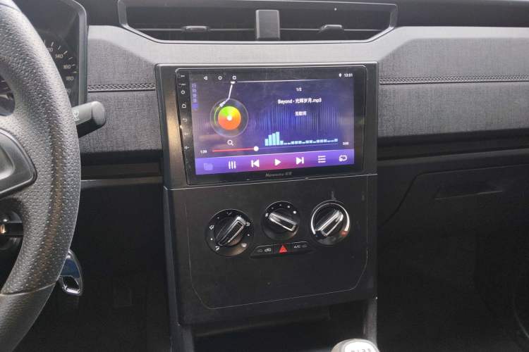 Used Wuling Hongguang PLUS 2019 1.5T Manual Standard Edition 5 Seats Audio And AC Panel