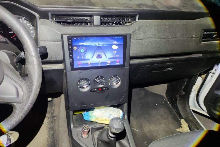 Used Wuling Hongguang PLUS 2019 1.5T Manual Standard Version 7 Seats Audio And AC Panel