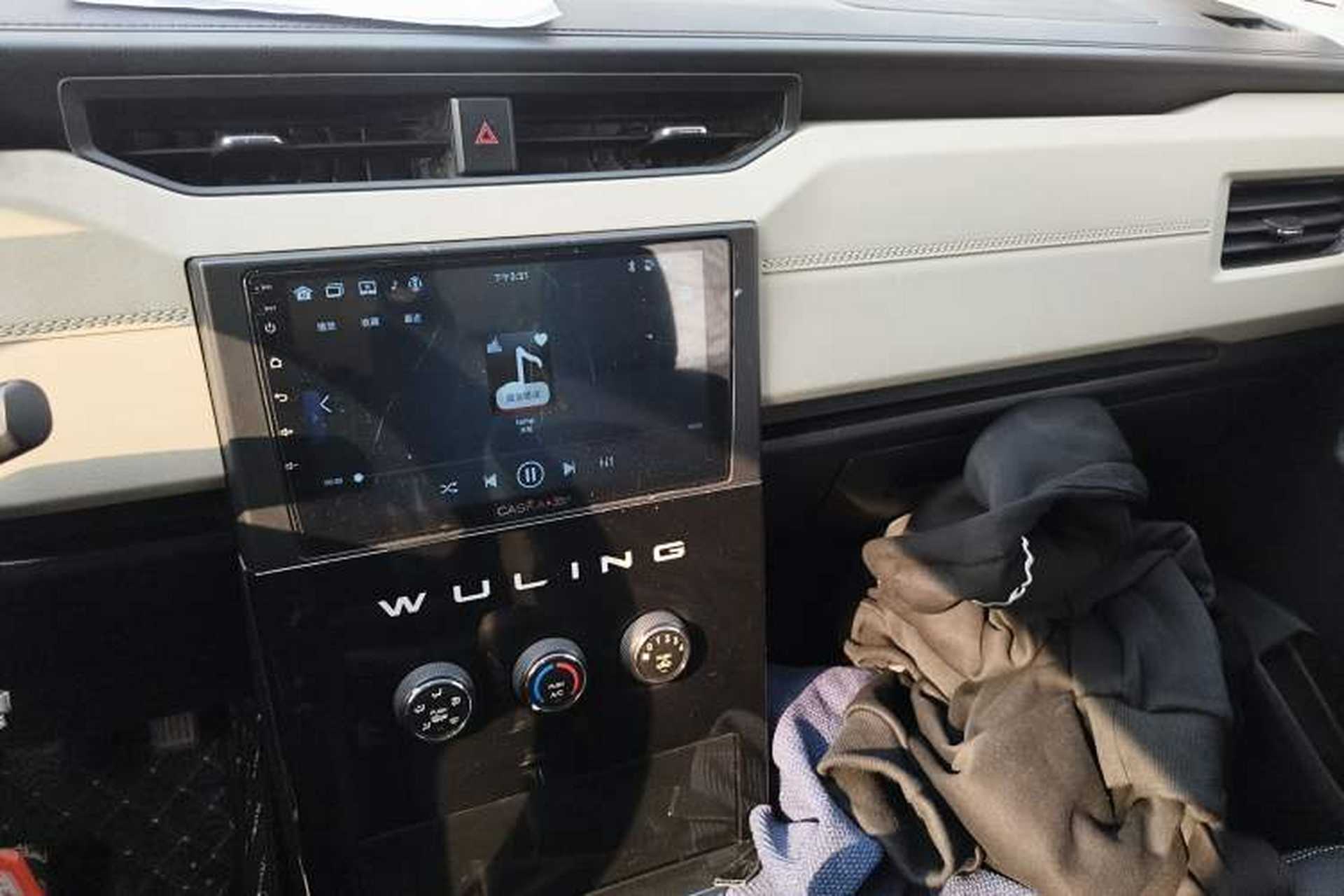 Used Wuling Hongguang PLUS 2019 1.5T Manual Luxury 7-Seater Audio And AC Panel