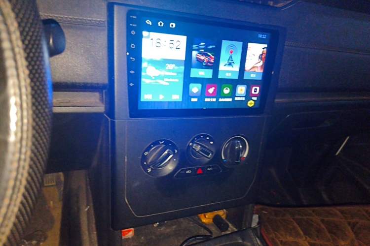 Used Wuling Hongguang PLUS 2019 1.5T Manual Standard Edition 5 Seats Audio And AC Panel