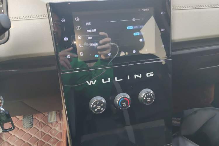 Used Wuling Hongguang PLUS 2019 1.5T Manual Luxury 7-Seater Audio And AC Panel