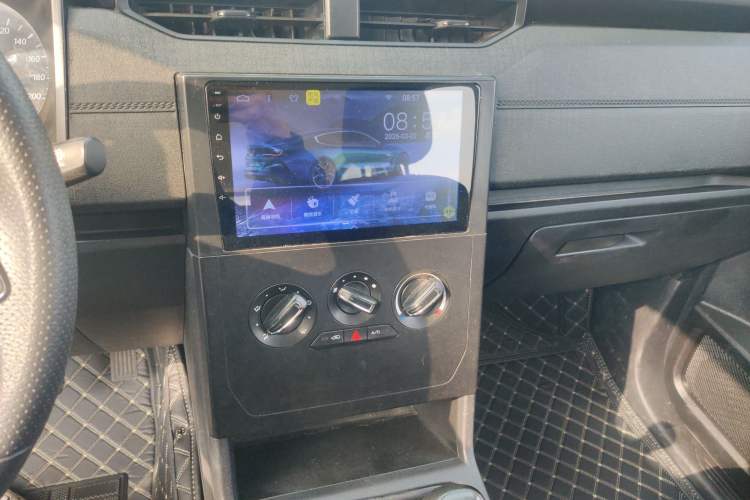 Used Wuling Hongguang PLUS 2019 1.5T Manual Standard Edition 5 Seats Audio And AC Panel