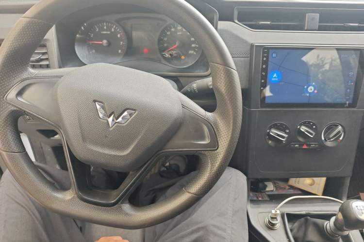 Used Wuling Hongguang PLUS 2019 1.5T Manual Standard Version 7 Seats Audio And AC Panel