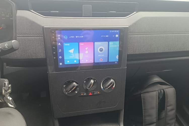 Used Wuling Hongguang PLUS 2019 1.5T Manual Standard Edition 5 Seats Audio And AC Panel