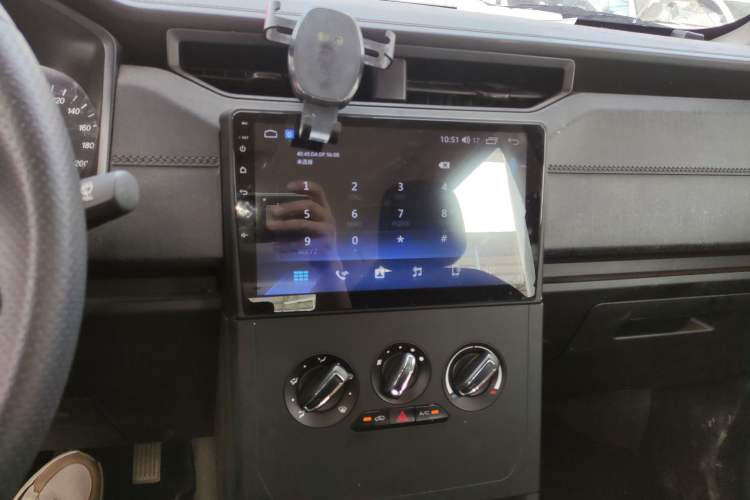 Used Wuling Hongguang PLUS 2019 1.5T Manual Standard Edition 5 Seats Audio And AC Panel