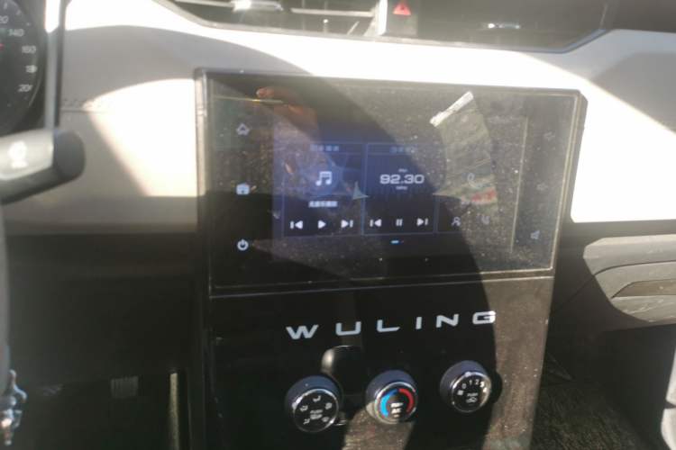 Used Wuling Hongguang PLUS 2019 1.5T Manual Luxury 7-Seater Audio And AC Panel