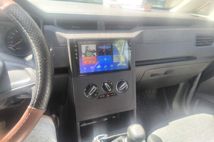 Used Wuling Hongguang PLUS 2019 1.5T Manual Standard Edition 5 Seats Audio And AC Panel