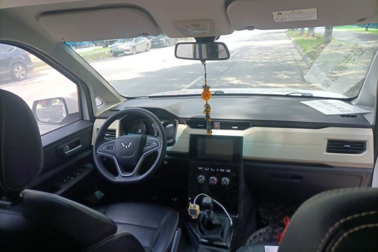 Used Wuling Hongguang PLUS 2019 1.5T Manual Luxury 7-Seater Center Console