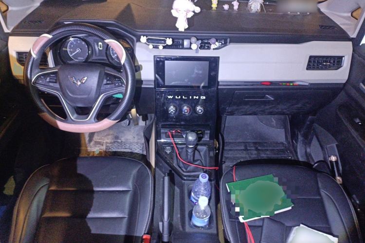 Used Wuling Hongguang PLUS 2019 1.5T Manual Luxury 7-Seater Center Console
