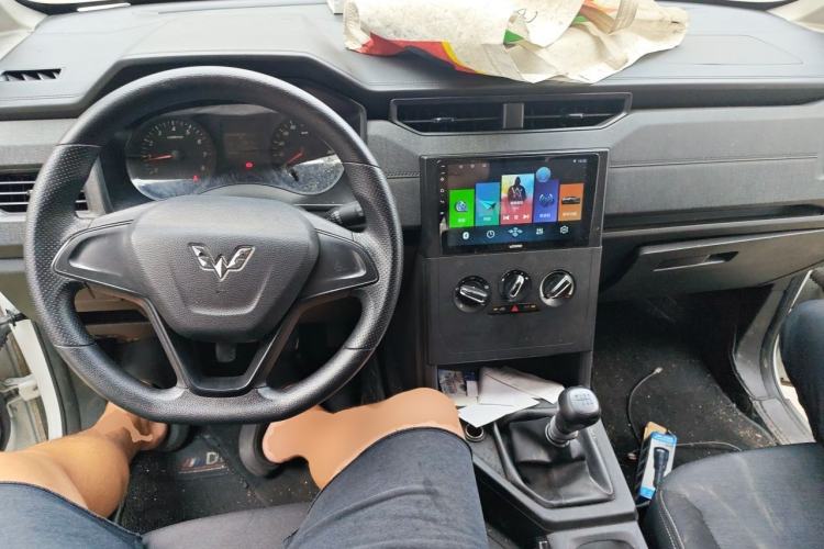 Used Wuling Hongguang PLUS 2019 1.5T Manual Comfort Version 7 Seats Center Console