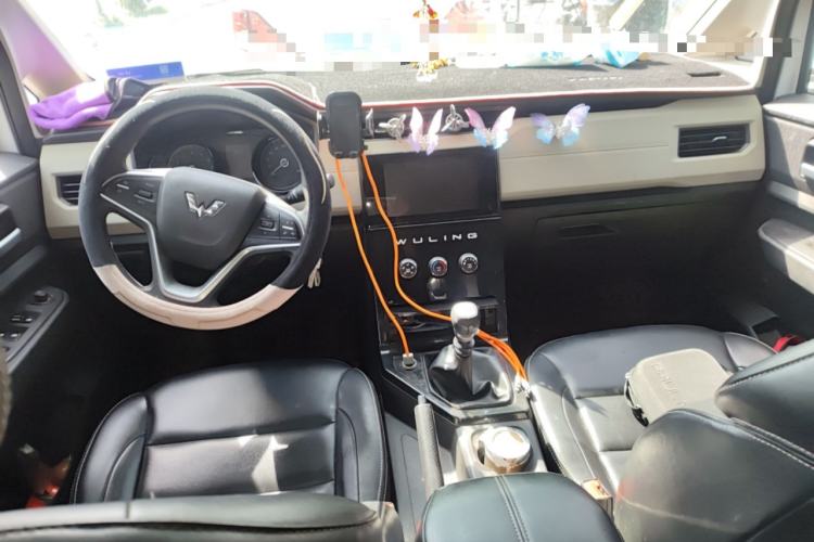 Used Wuling Hongguang PLUS 2019 1.5T Manual Luxury 7-Seater Center Console