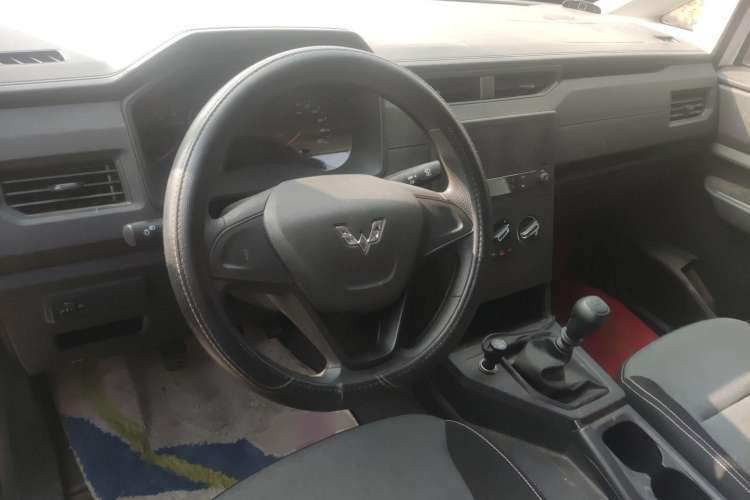Used Wuling Hongguang PLUS 2019 1.5T Manual Wealthy Version 2 Seats Center Console