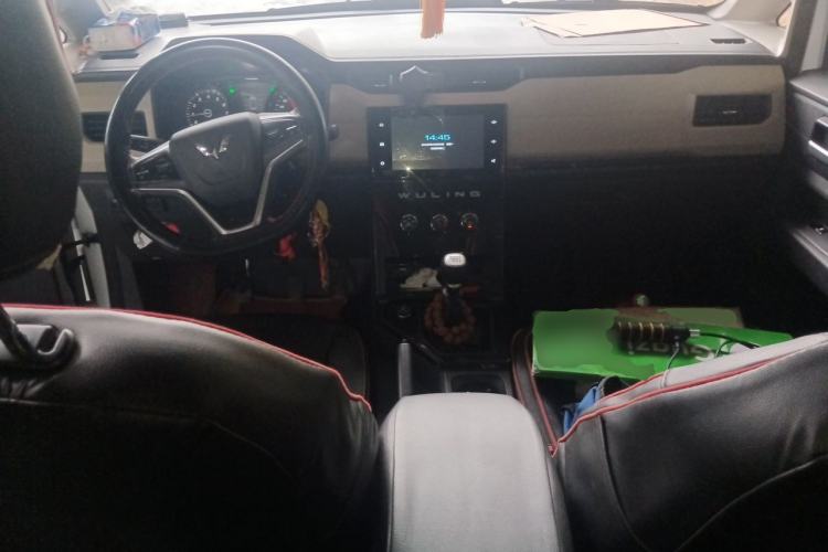 Used Wuling Hongguang PLUS 2019 1.5T Manual Luxury 7-Seater Center Console